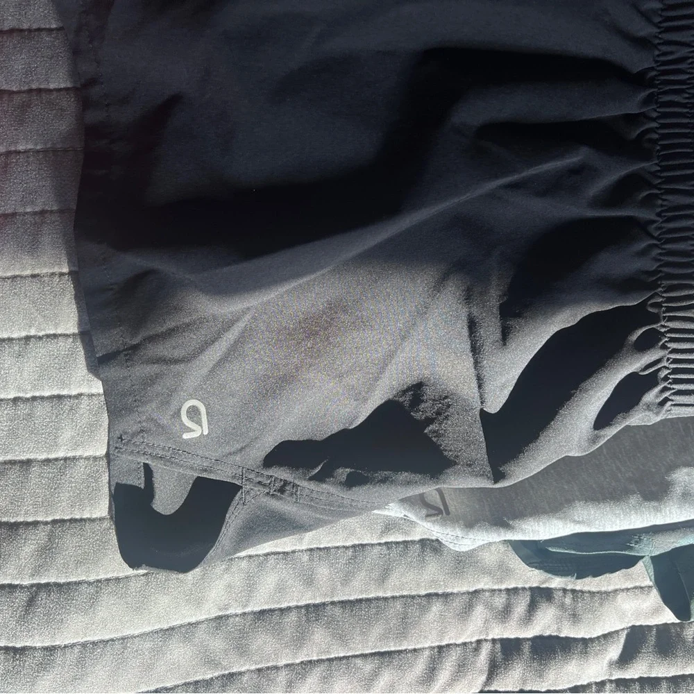 Women’s GAP athletic shorts - Picture 2 of 7